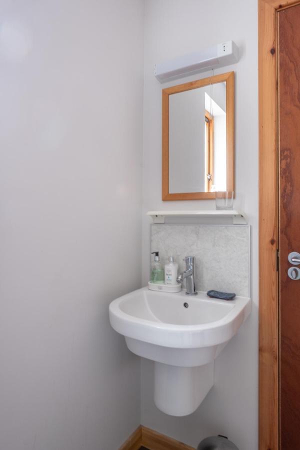 Contemporary One Bedroom Apartment Close To All Amenities In Conservation Area Tain Esterno foto